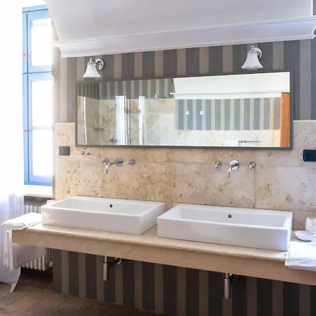 Pampucet, In Monferrato Villa *