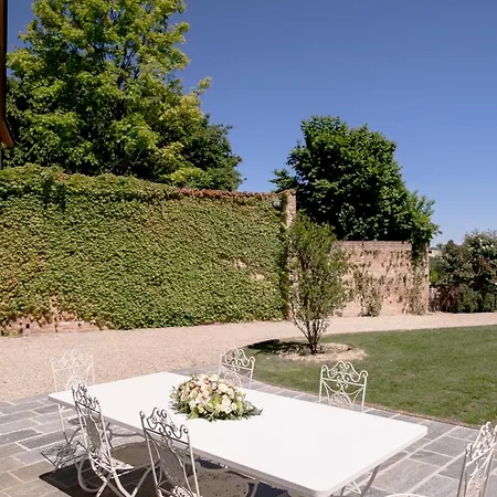 Pampucet, In Monferrato Villa *