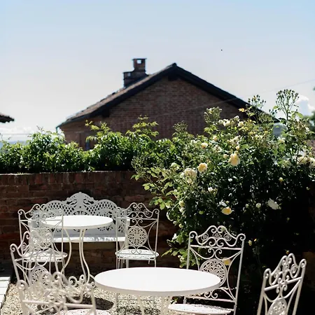 Pampucet, In Monferrato Villa