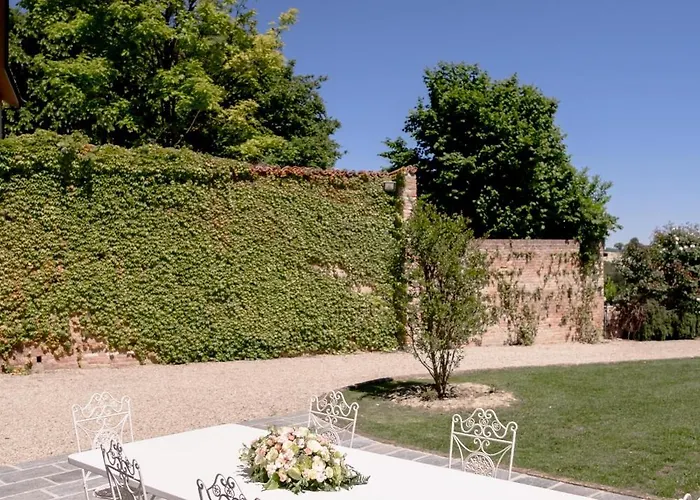 Pampucet, In Monferrato Villa *